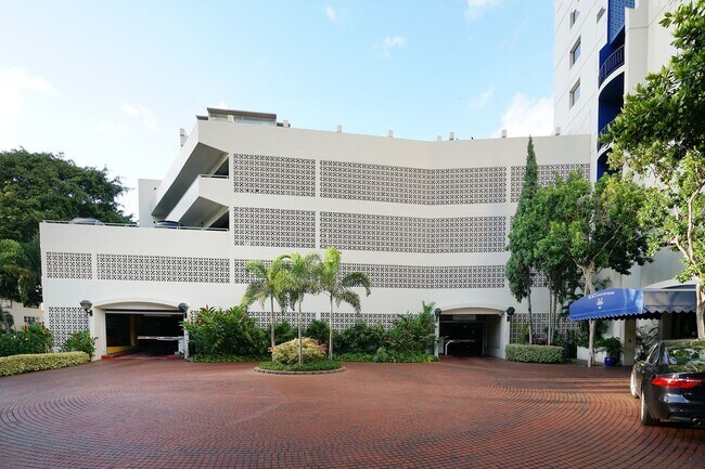 Building Photo - Remodeled One Bedroom One Bath at Villa on...
