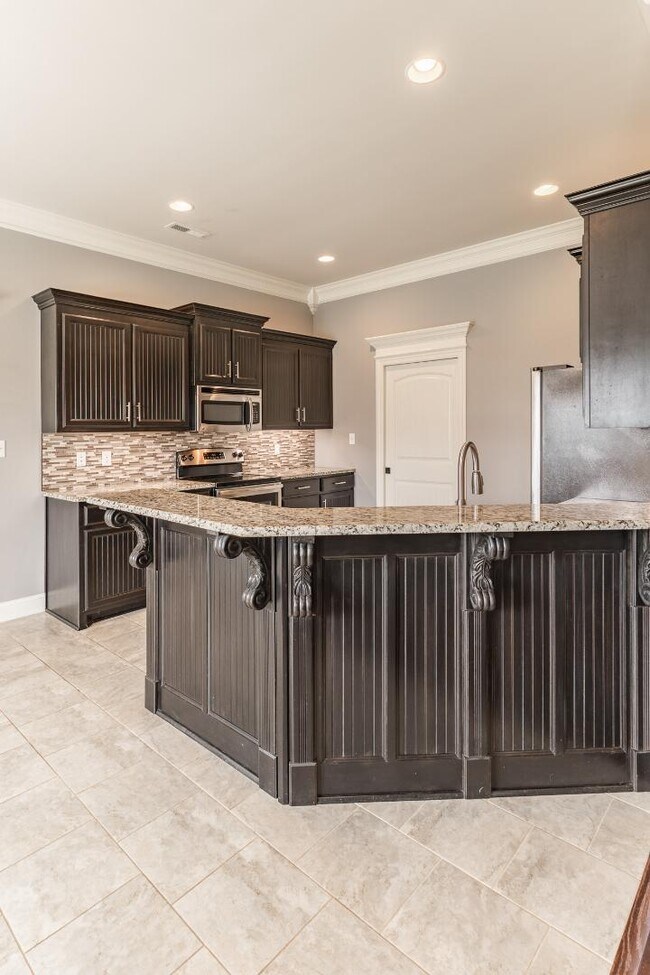 Building Photo - 13384 Hidden Valley Dr