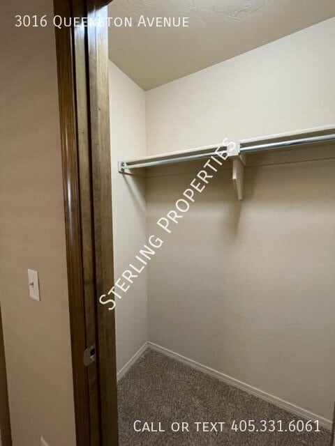 Building Photo - 3016 Queenston Ave