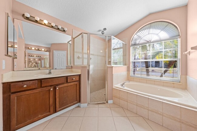 Building Photo - 4 Bedroom 3 Bath Home - Kissimmee ~ Southport Bay Community