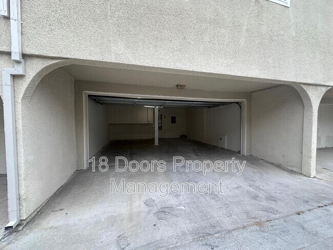 Building Photo - 3747 Yosemite St