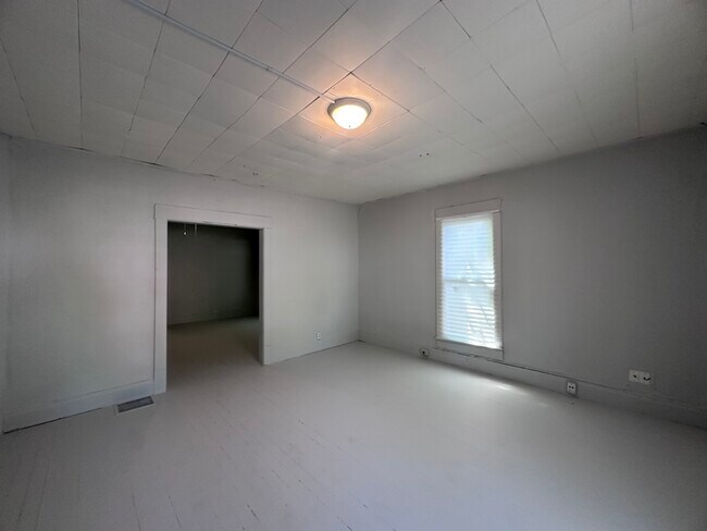 Building Photo - 215 Cook-