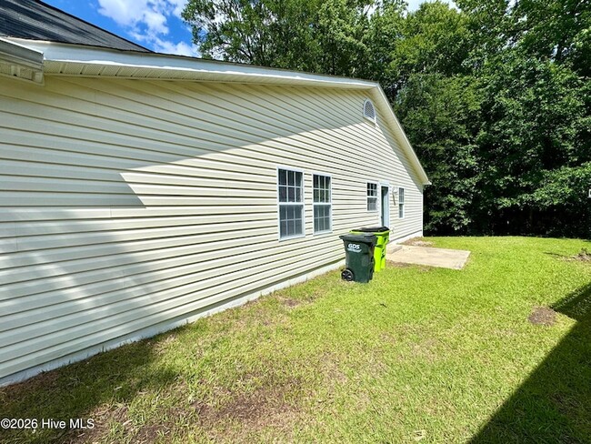Building Photo - 521 Jimmies Creek Dr