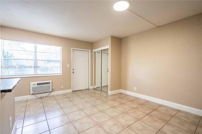 Building Photo - 715 NE 6th St