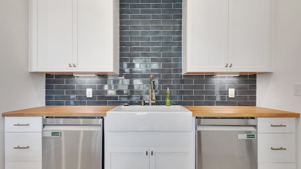 Building Photo - 176 Old Cedar Loop