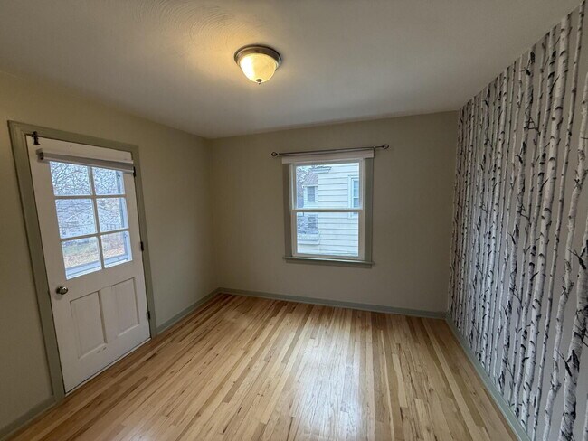 Building Photo - Alger Heights Charmer