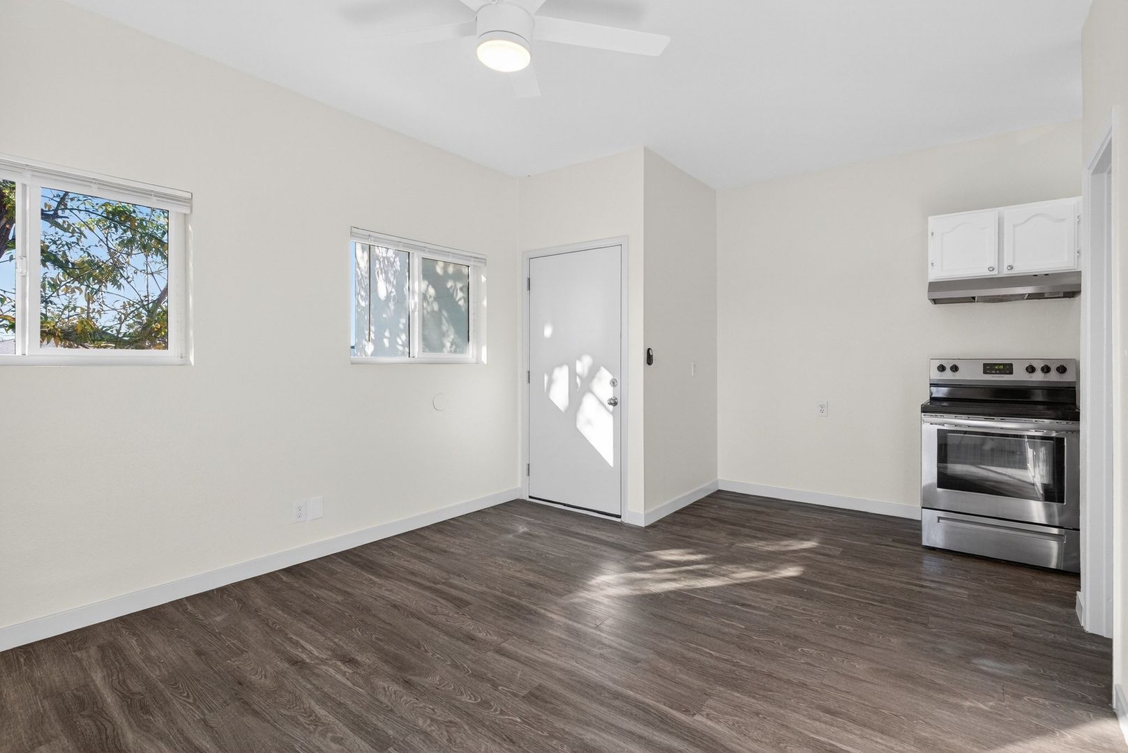 Building Photo - 2212 Myrtle Ave