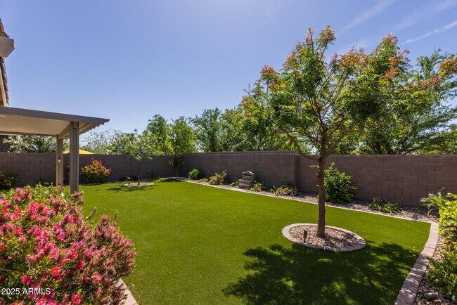 Building Photo - 20673 E Canary Way