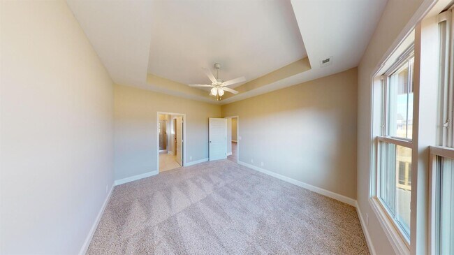Building Photo - 3 bedrooms almost brand new house