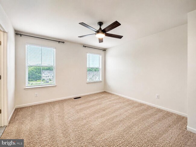 Building Photo - 4811 Hicks Dr