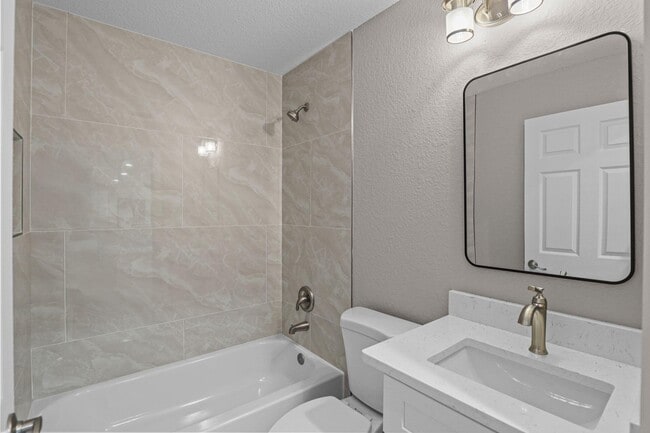 Building Photo - 5906 Hickory Dr