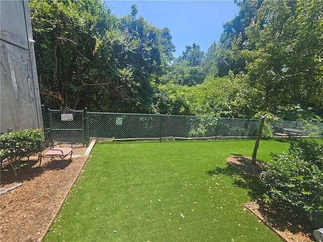 Building Photo - 3777 Peachtree Rd NE