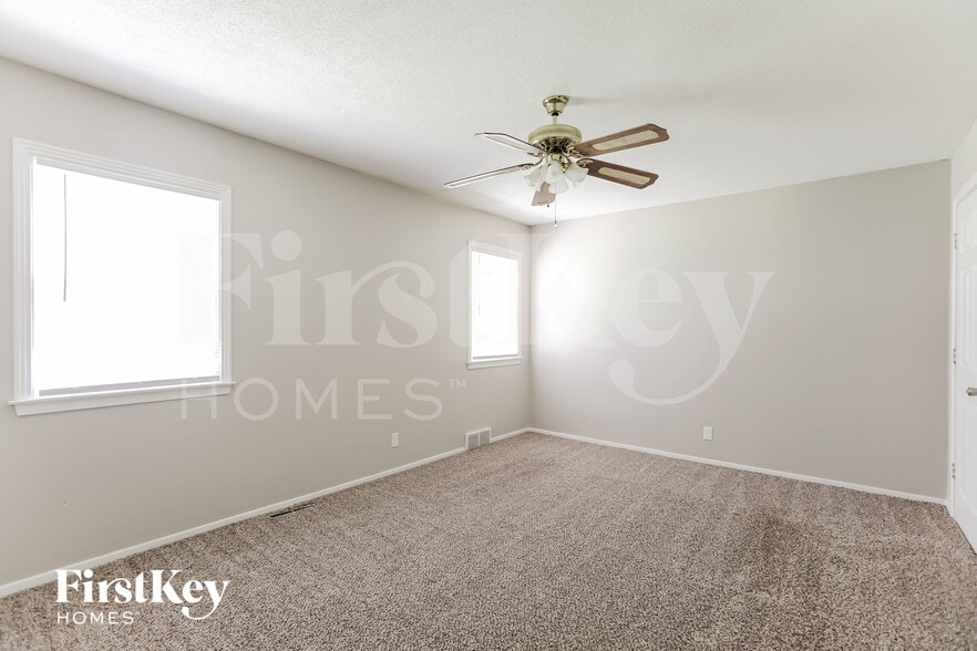 Building Photo - 11806 E 62nd Terrace