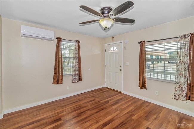 Building Photo - 8 Julian St