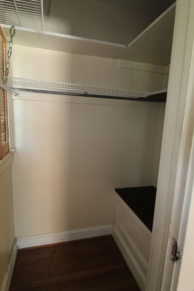 Building Photo - December FREE On This 3 Bedroom 1.5 Bath Home Just Minutes From Brookside