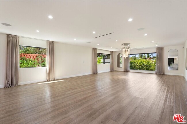 Building Photo - 11700 Woodley Ave