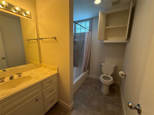 Building Photo - 8715 Meadowcroft Dr