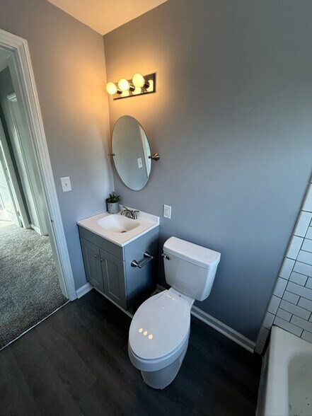 Building Photo - 2062 Ridgeview Rd