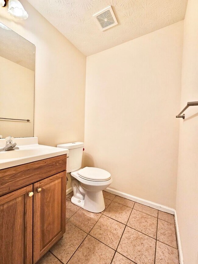 Building Photo - 4BR/2.5BA Open & Bright Lawrenceville Home
