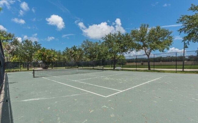 Building Photo - 1825 Bridgepointe Cir