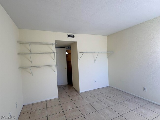 Building Photo - 2915 Winkler Ave