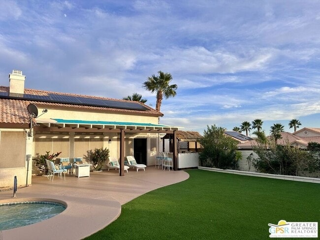 Building Photo - 9939 Vía Real