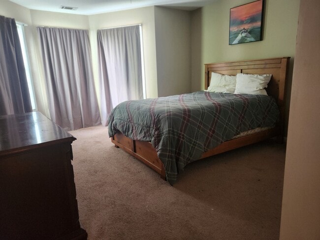 Building Photo - Unit 2