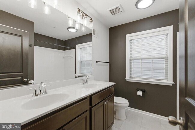 Building Photo - 7585 Holly Ridge Dr