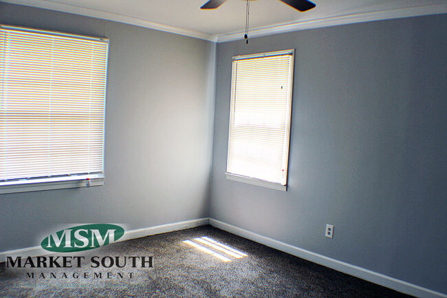 Building Photo - BRICK RANCH OFF SKIDAWAY- AVAILABLE NOW!