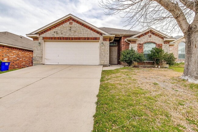 Building Photo - Great 3 Bedroom, 2 Bath, Brick Home in Gre...
