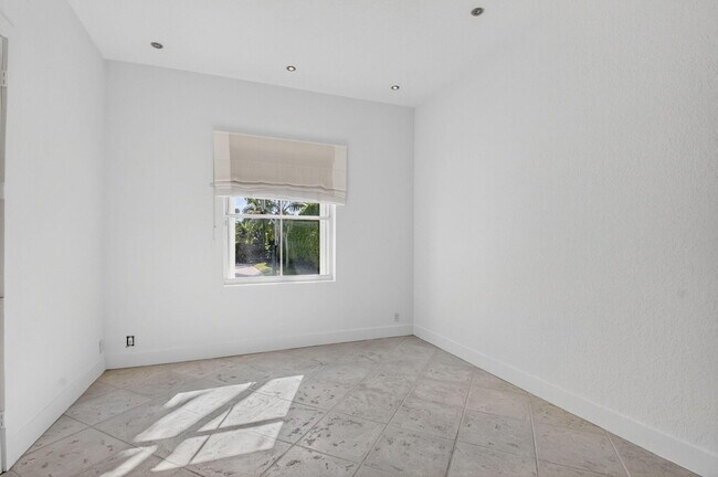 Building Photo - 11119 Blue Coral Dr