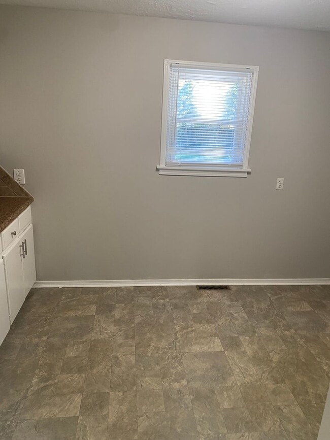 Building Photo - 3-Bedroom Home in a Quiet Neighborhood!