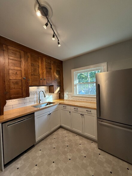 Building Photo - 825 Avon St