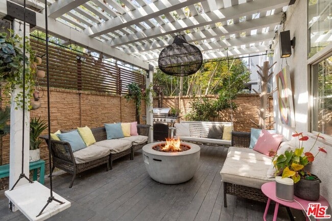 Building Photo - 736 Oxford Ave