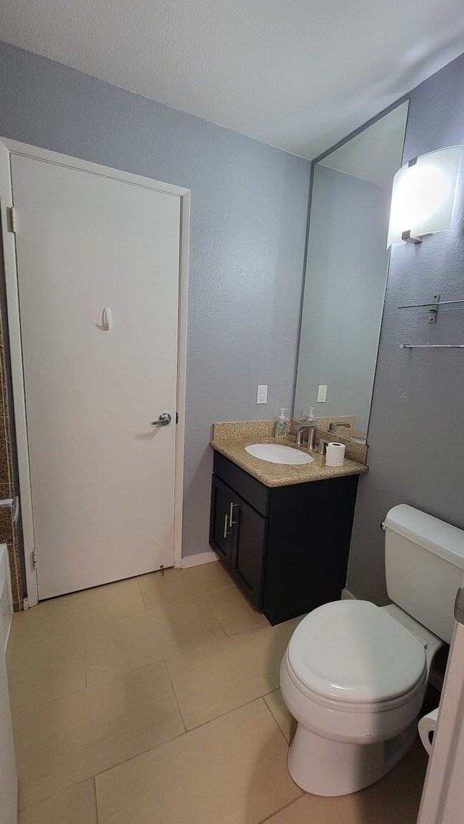Building Photo - 945 Fletcher Ln