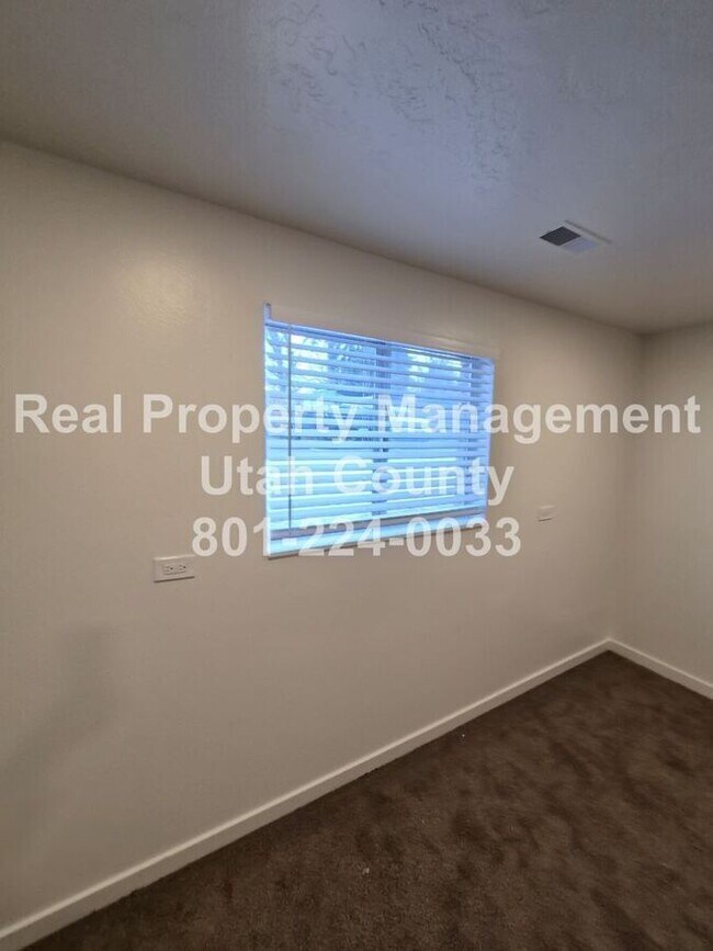 Building Photo - 1146 W 100 N