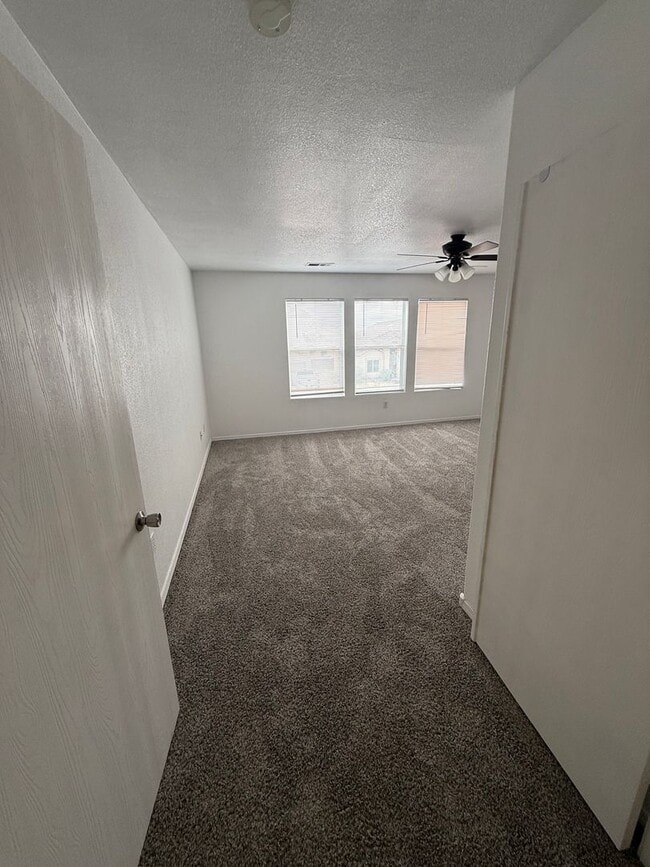 Building Photo - Spacious 5-Bedroom Home with 2 Living Areas – 2,270 Sq Ft Near Porter Dr.