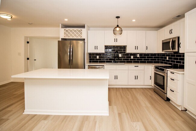 Building Photo - 6491 Clearair Dr
