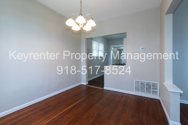 Building Photo - 1607 N Lewis Pl