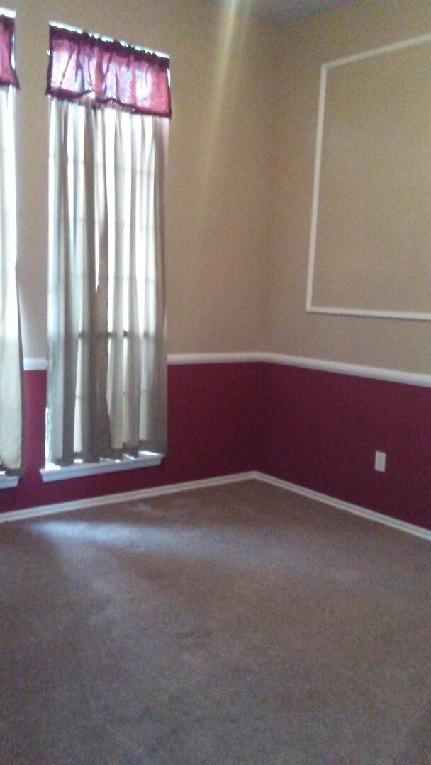 Building Photo - Very nice 3 bedroom home with an office in...