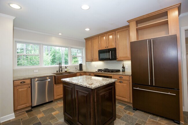Building Photo - Stunning home in Weymouth Woods Southern P...