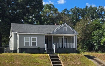 Building Photo - Available Now!  Affordable, Move-In Ready ...