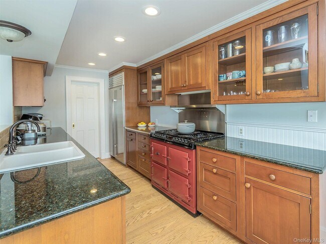 Building Photo - 24 Bay Ave