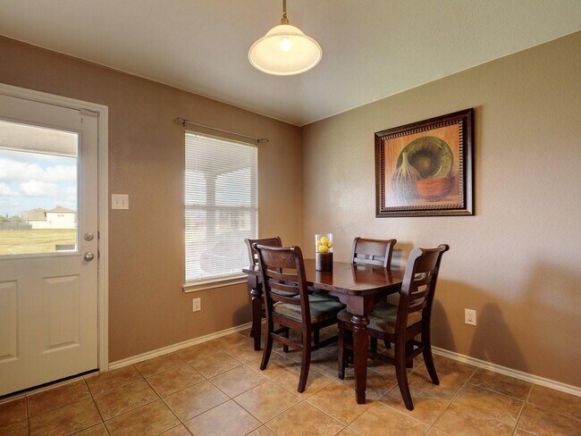 Building Photo - 2488 Green Meadows Ln