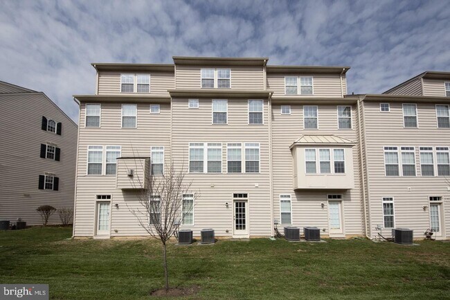 Building Photo - 1644 Oakridge Ln