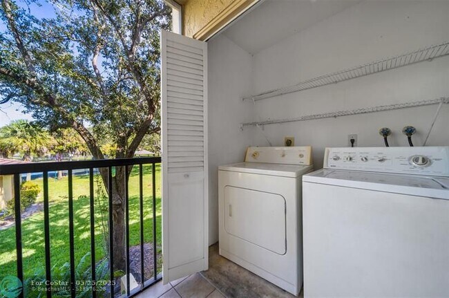 Building Photo - 2031 Coral Ridge Dr