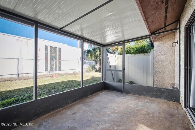 Building Photo - 1569 Arcadia Dr