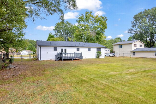 Building Photo - 2657 John Petree Rd
