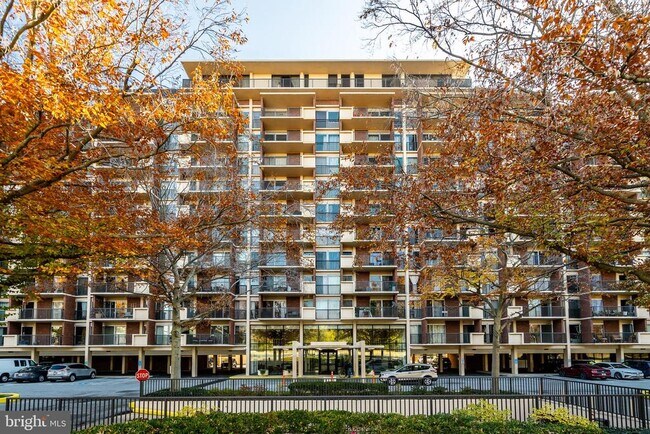 Building Photo - 1300 Army Navy Dr