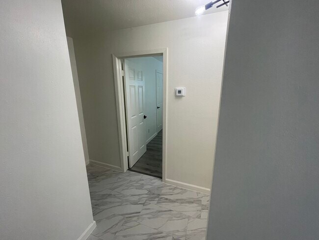 Building Photo - 6705 Covington Dr